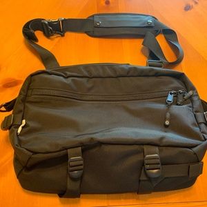 DSPTCH Slingpack